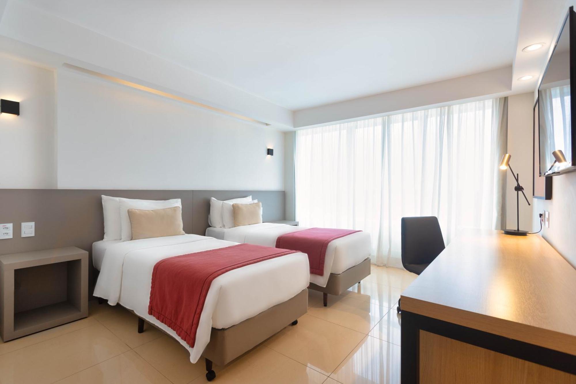 Hotel Ramada By Wyndham Brasilia Alvorada Exterior foto