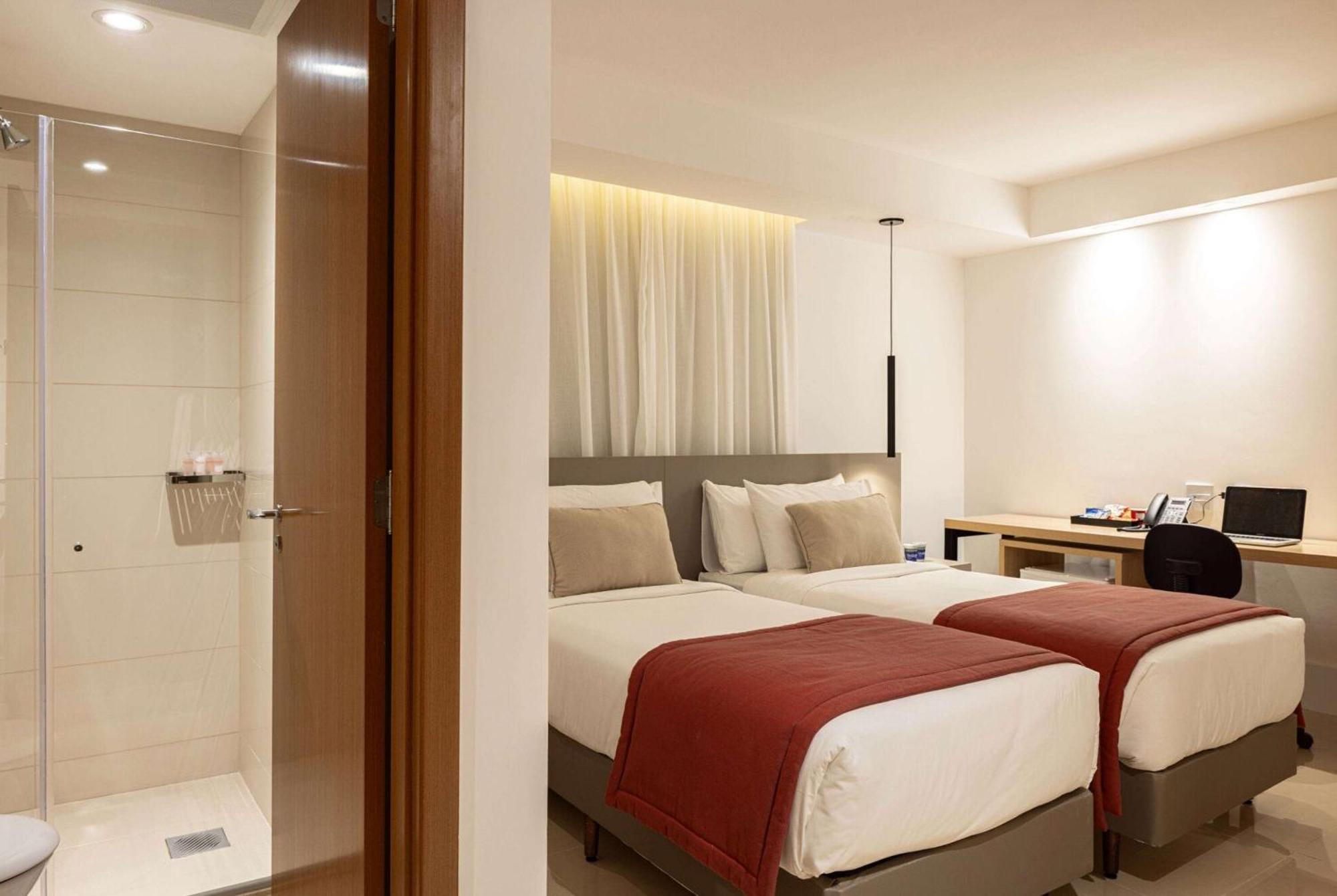 Hotel Ramada By Wyndham Brasilia Alvorada Exterior foto